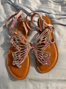 Butterfly-Accent Pink Multicolor Strap Sandals for Women